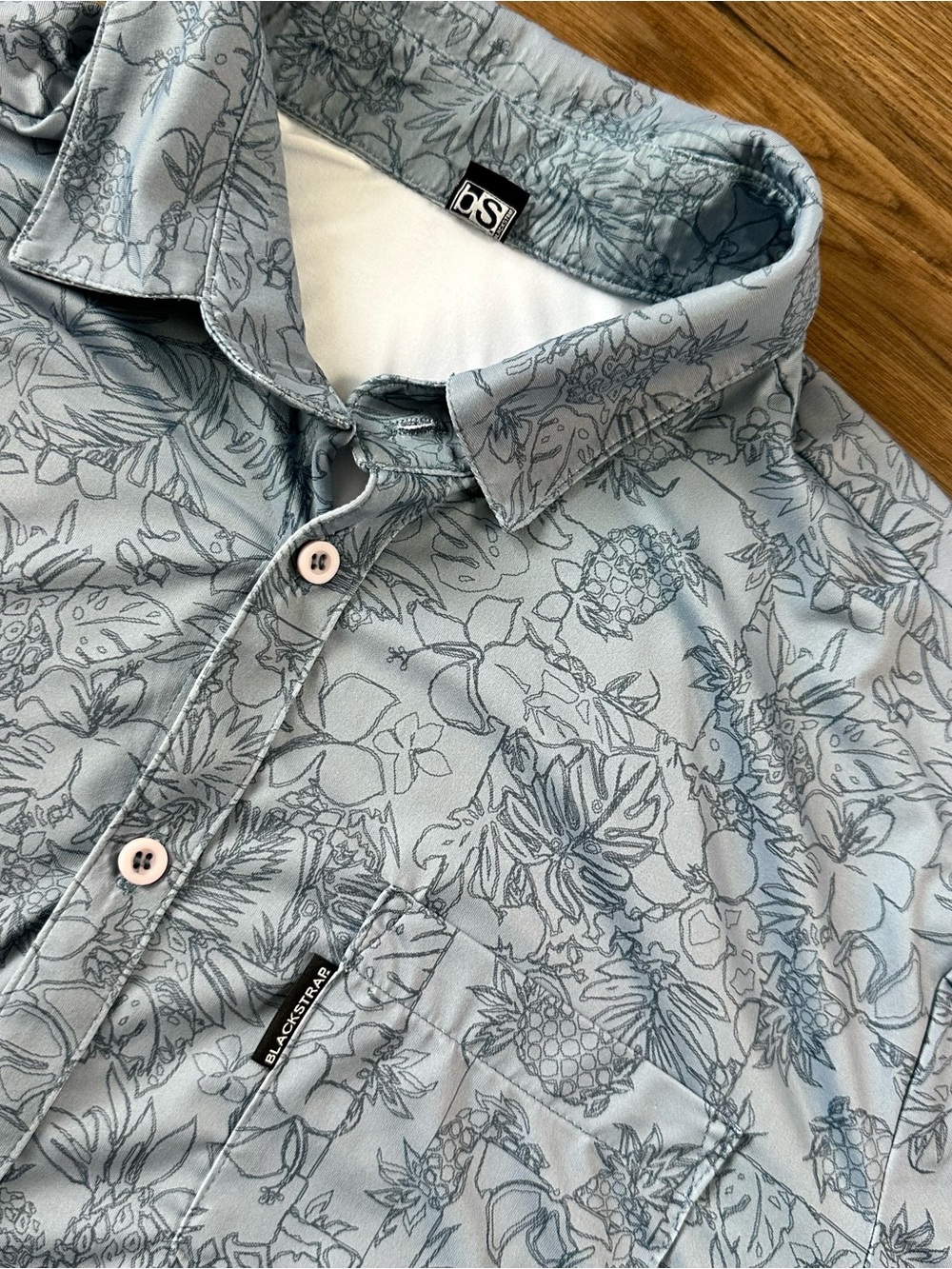 Blackstrap Short Sleeve Button Up Shirt Blue Floral Medium USA Pocket Stretch